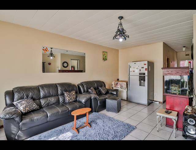 2 BEDROOM APARTMENT FOR SALE IN NEW REDRUTH